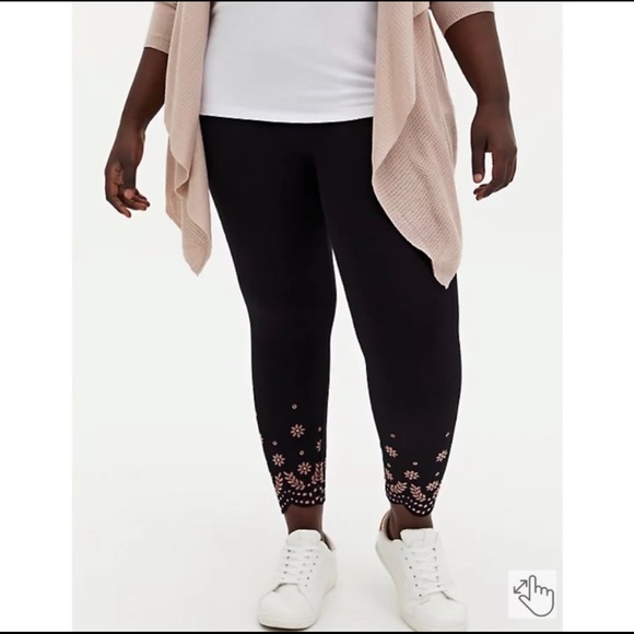 Torrid crop premium legging- scallop embroidery black size 2X - Picture 3 of 14